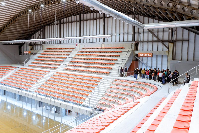 Estudiantes de escuelas técnicas provinciales recorrieron la obra del Microestadio en Río Grande