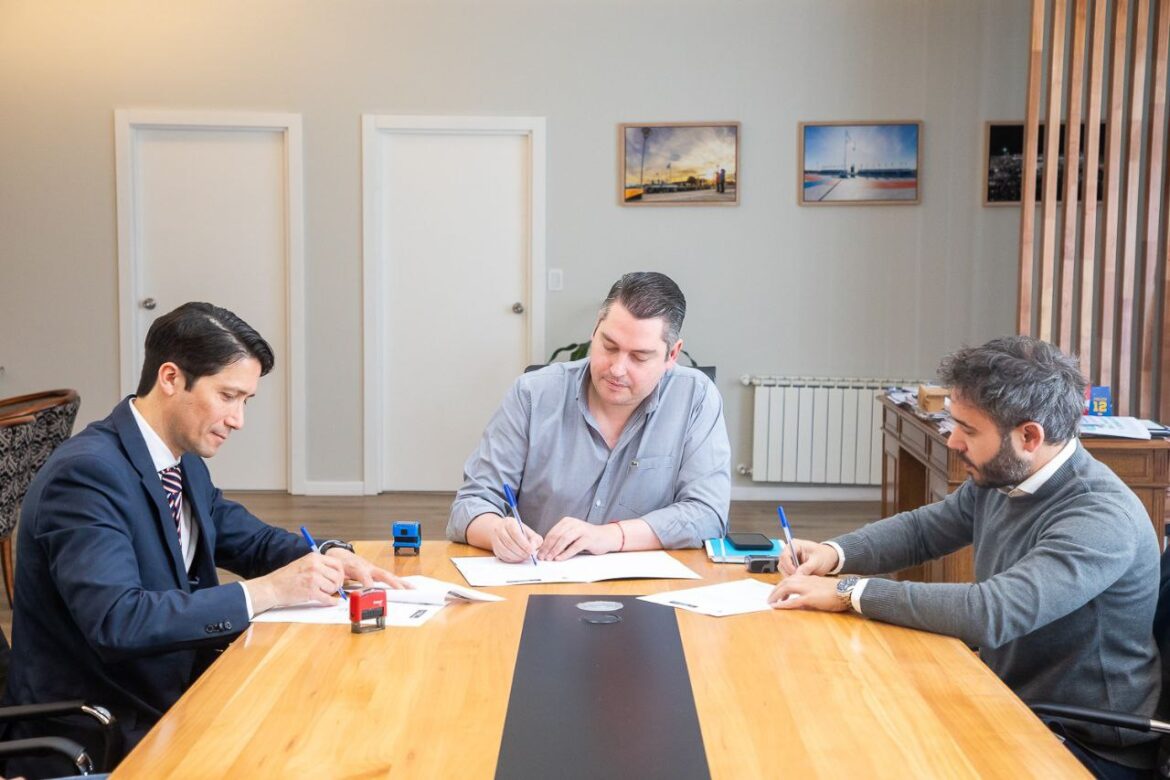 Municipio, BTDF y Colegio de Escribanos acordaron financiación para pago de escrituras de terrenos municipales