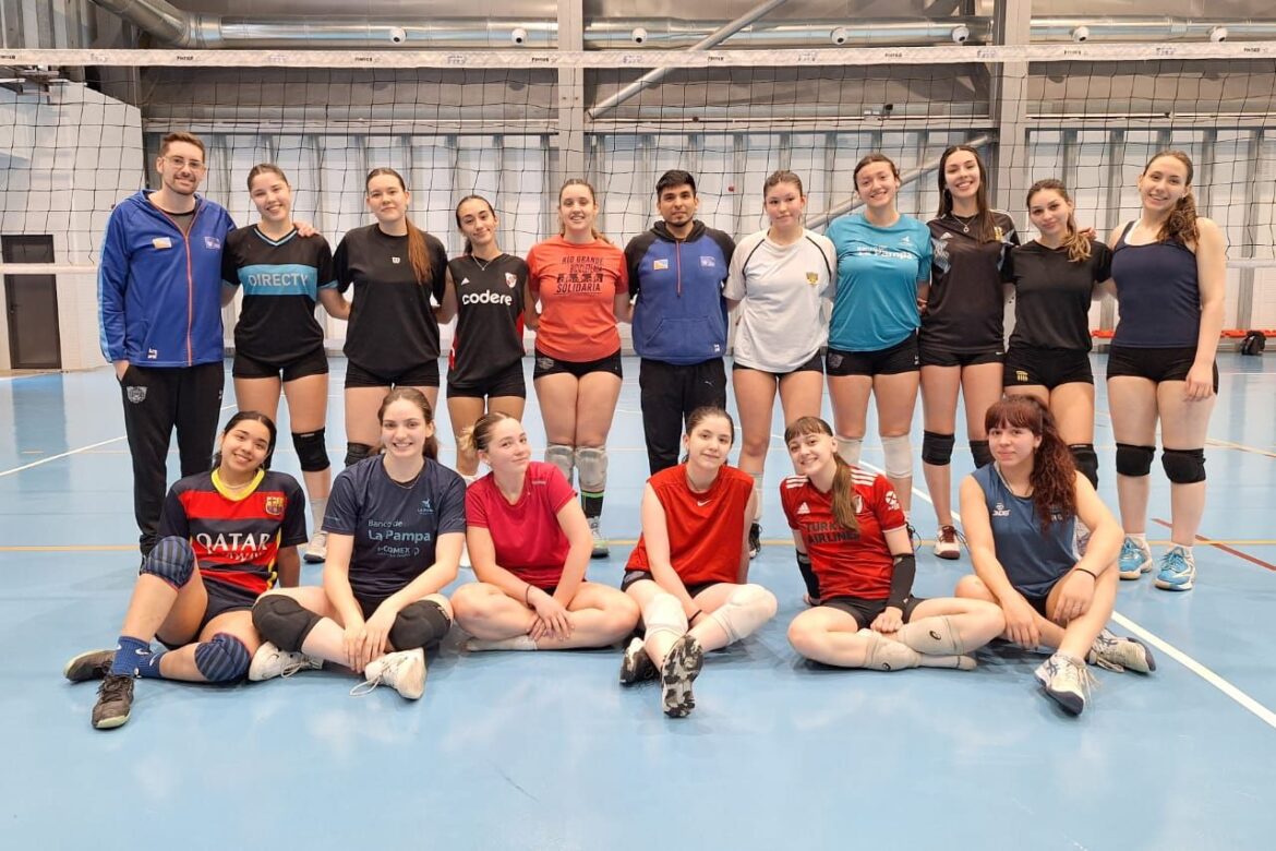 Los seleccionados de vóley cumplieron una nueva concentración en Río Grande
