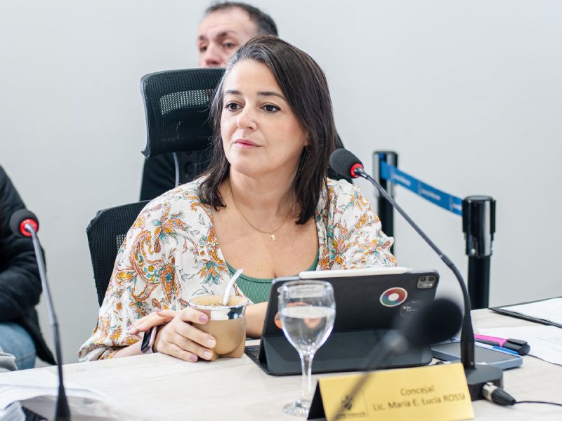 LUCÍA ROSSI: “NOS PREGUNTAMOS SI REALMENTE EL RECURSO MUNICIPAL ES TAN ABUNDANTE COMO PARA PERMITIRNOS TENER DINERO EN PLAZOS FIJOS Y NO INVERTIRLOS EN MEJORARLE LA CALIDAD DE VIDA A LOS VECINOS”