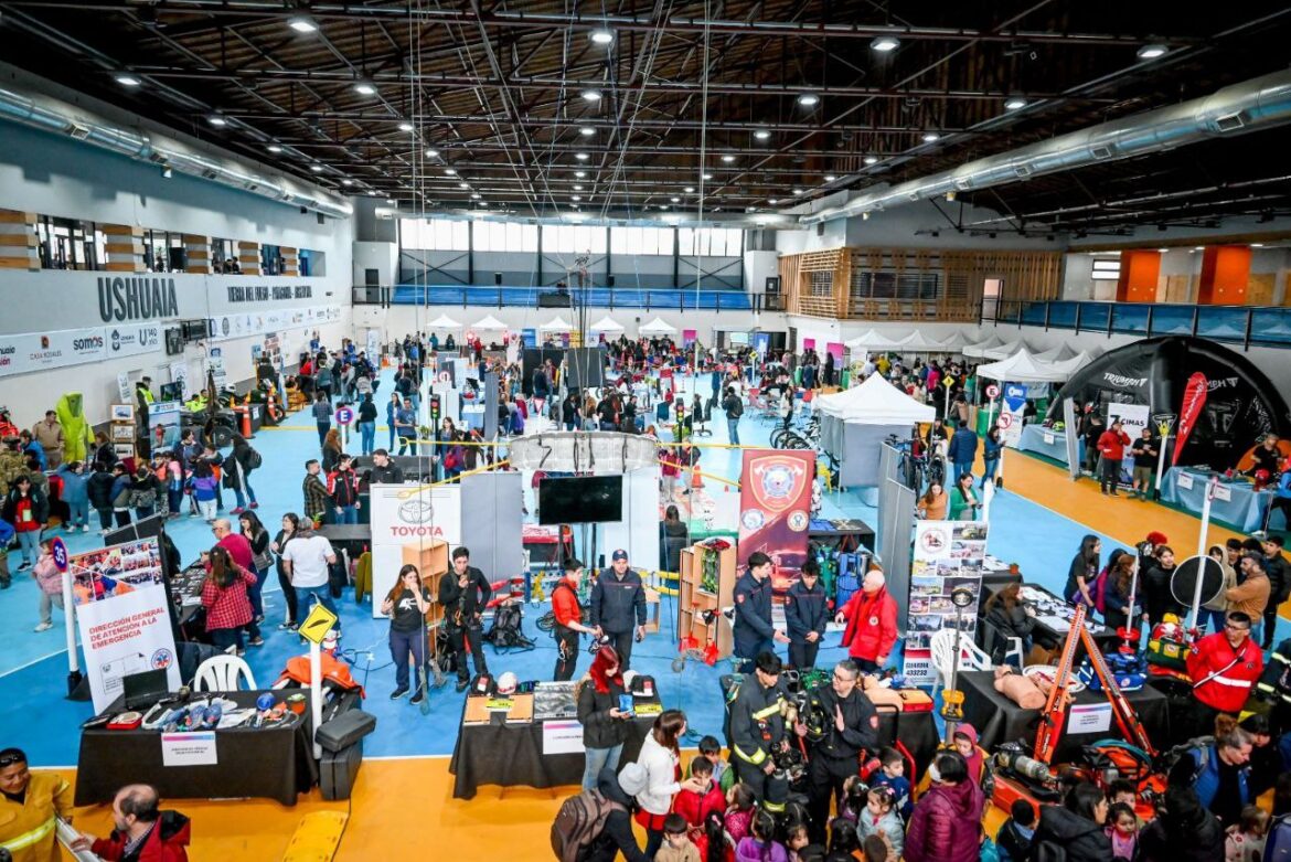 Comenzó la “Expo Ushuaia Ciudad Segura” en el Microestadio Cochocho Vargas