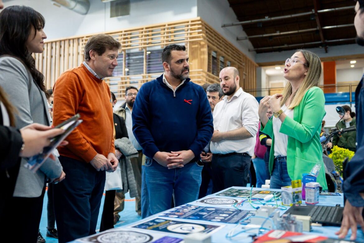 El gobernador Melella recorrió la expo Ushuaia ciudad segura: “hay que estar preparados y la concientización es muy importante”