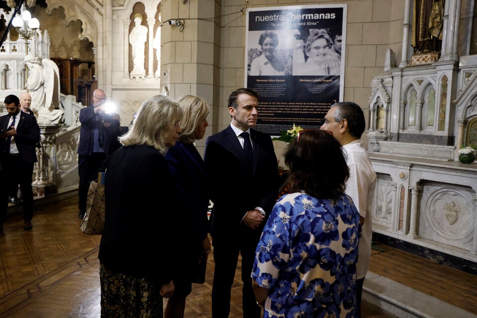 Macron en Argentina: Un mensaje de memoria y justicia en tiempos de controversia