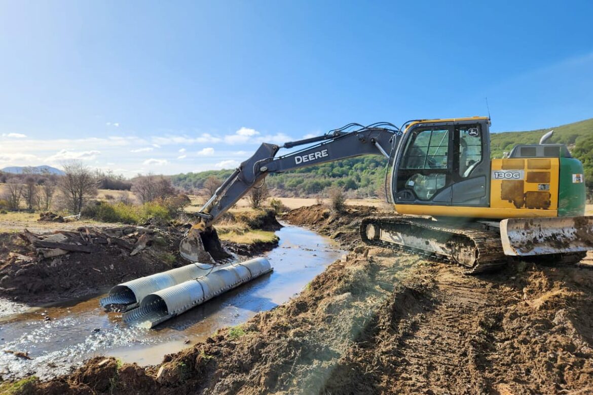 Vialidad Provincial realiza mejoras en la infraestructura vial de la ruta en la reserva “Corazón de la Isla”