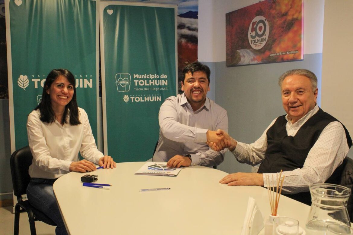 Firma de acuerdo entre el Municipio y la UTN