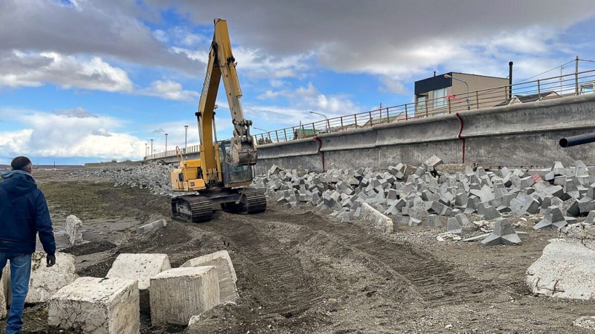 El Municipio Realiza Trabajos De Saneamiento En El Sector Afectado De La Antigua Defensa Costera