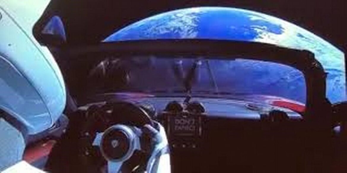 Confusión Astronómica: Tesla Roadster Identificado Erróneamente Como Asteroide Cerca de la Tierra