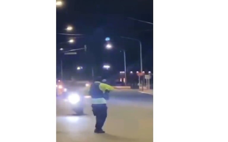La Policía marca a motociclistas con pistolas de pintura