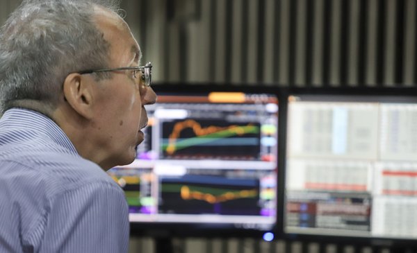 Guerra Comercial Desatada por Trump Desploma Bolsas Globales y Sacude a Argentina