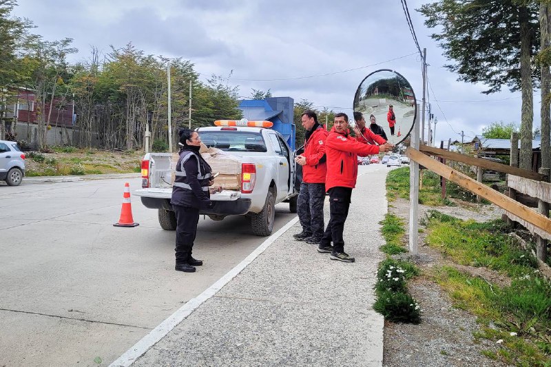 Tolhuin refuerza la seguridad vial con la instalación de nuevos espejos