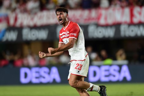 Estudiantes de La Plata remonta con épica y se mantiene en la cima del Torneo Apertura