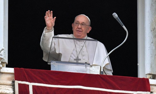 El Papa Francisco muestra «leve mejoría» aunque su estado sigue siendo crítico por neumonía bilateral