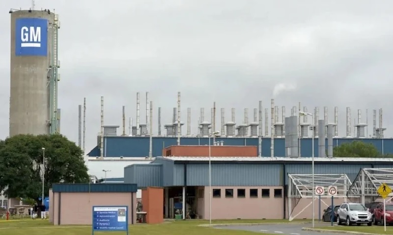 Crisis en la industria automotriz: Retiros voluntarios en General Motors y paro en Nissan agravan el panorama laboral