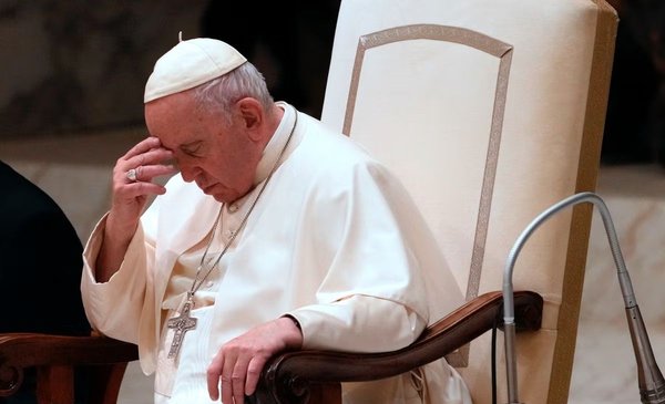 El Papa Francisco enfrenta una grave crisis de salud: último parte médico revela complicaciones respiratorias y necesidad de transfusiones