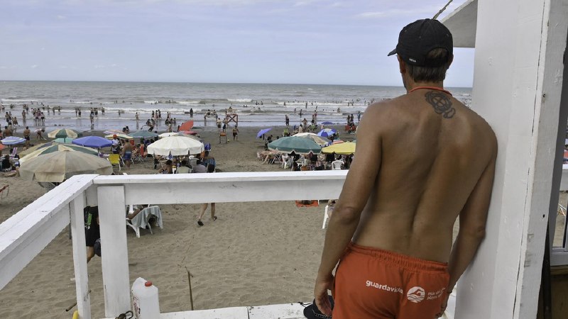Temporada Turística en Crisis: Caída del Consumo y Fuga de Turistas al Exterior