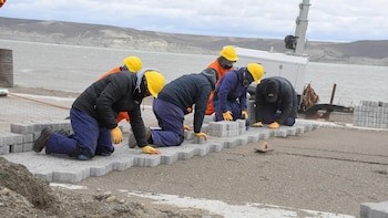 Presos de Santa Cruz trabajan en obra pública: un paso hacia la reinserción social