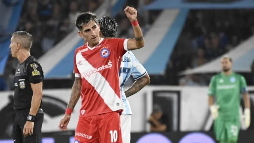 Argentinos Juniors domina a Racing en un espectacular encuentro y consolida su gran inicio en 2025