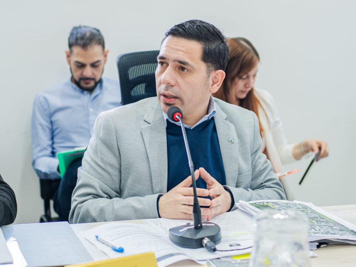 Runin: «Gestionar un Ejecutivo Municipal, no es enviar notita al Gobernador y subir los impuestos a los vecinos»