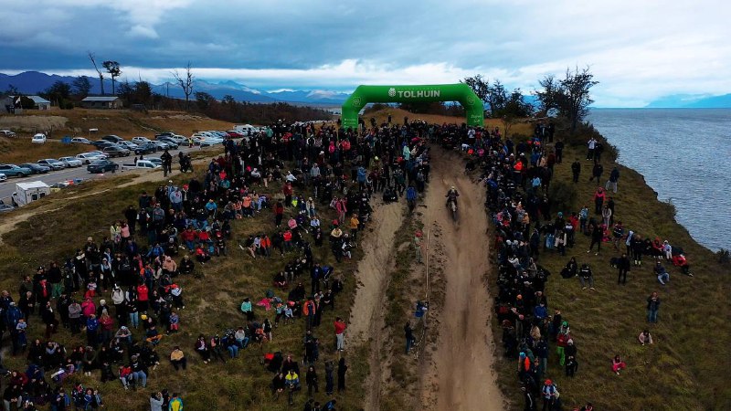 Miles de personas llegaron a Tolhuin para presenciar la Vuelta a Tierra del Fuego