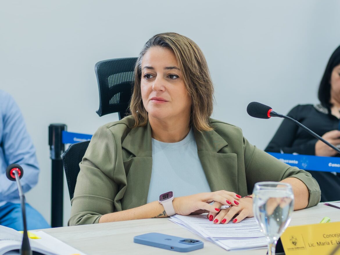 LUCÍA ROSSI: “ES EXCESIVO QUE EL EJECUTIVO AÚN HAGA USO DE FACULTADES DELEGADAS BAJO EL ARGUMENTO DEL COVID”