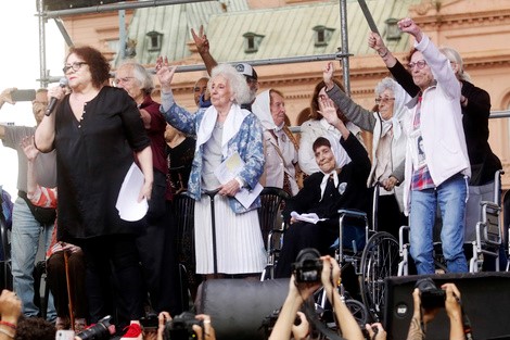 Masiva movilización en Plaza de Mayo en defensa de la Memoria, la Verdad y la Justicia