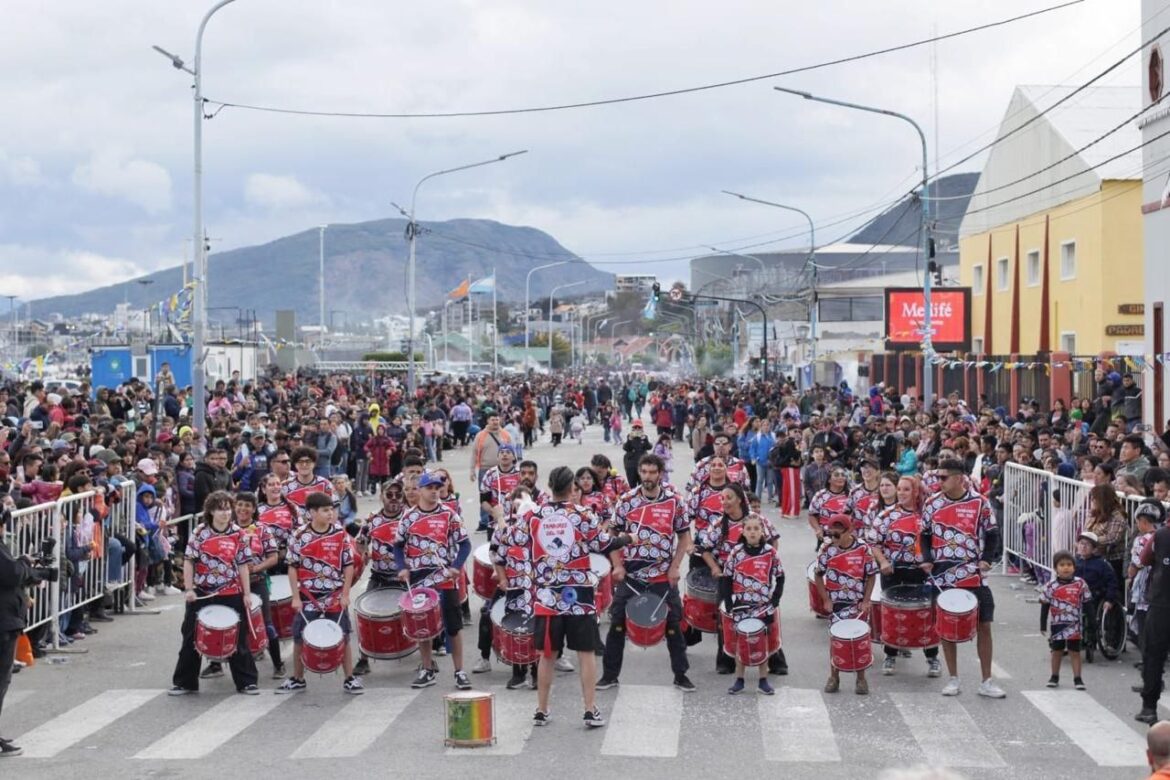 Carnaval Récord En Ushuaia Con La Asistencia De Más De 15.000 Vecinos Y Vecinas A La Primera Jornada