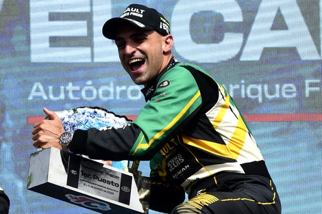 Facundo Chapur brilla en El Calafate: una victoria histórica en el Turismo Carretera