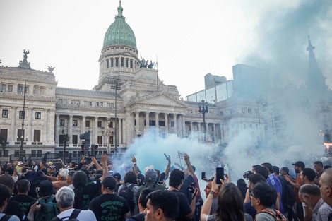 Multitudinaria Movilización de Jubilados Desafía al Gobierno: «No Tenemos Nada que Perder»