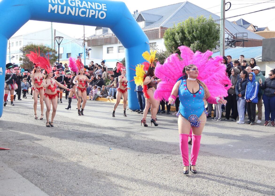 Con Alrededor De 500 Artistas De Toda La Provincia, Río Grande Se Vistió De Carnaval
