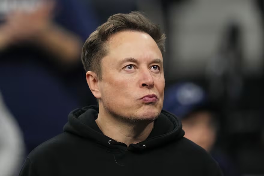 Elon Musk vende X a su empresa xAI por 33.000 millones de dólares y fusiona inteligencia artificial con redes sociales