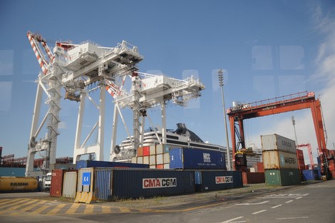 Milei busca un tratado de libre comercio con EE.UU. mientras Trump evalúa la propuesta en medio de tensiones y desencuentros