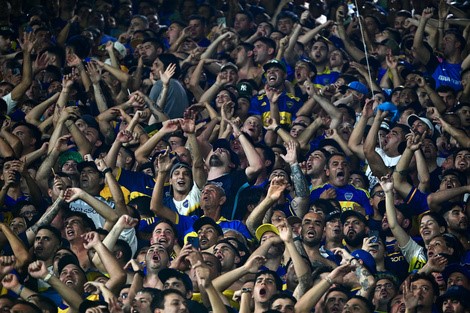 Hinchas de fútbol se unen en defensa de los jubilados: una protesta masiva contra el ajuste y la represión