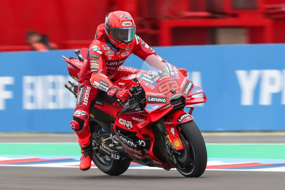 Termas de Río Hondo vibra al ritmo del MotoGP: fanáticos y motores toman la ciudad
