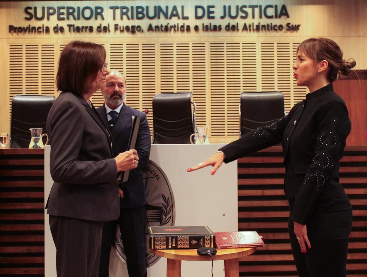 El Dr. Pepe y la Dra. Petrina juraron como jueces del Distrito Judicial Sur USHUAIA