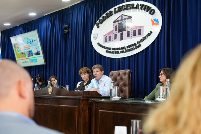 “Debemos Avanzar Hacia El Futuro Con Decisión, Innovación Y Compromiso Porque Somos Ciudadanos Del Fin Del Mundo”.