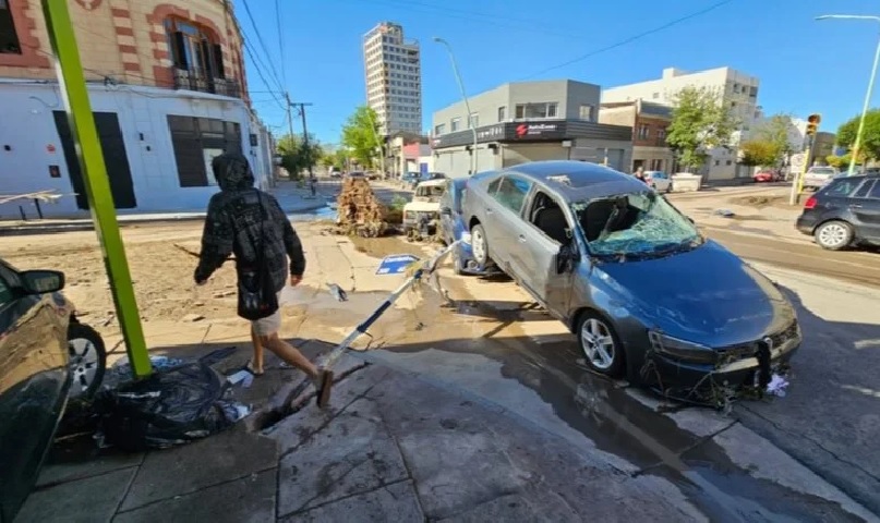 Bahía Blanca inicia la reconstrucción tras un devastador temporal: más de 1.000 evacuados y 13 fallecidos