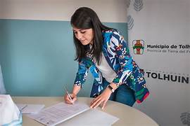 Tolhuin avanza en la regularización de tierras y soluciona un histórico problema vecinal