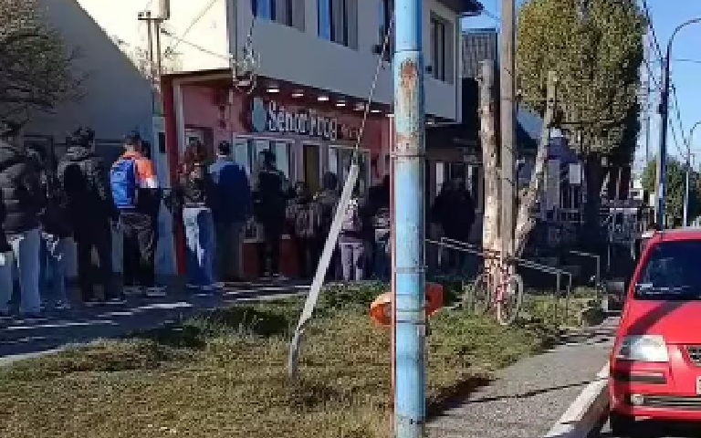 «Un puesto de trabajo y cientos de aspirantes: la desocupación en Río Grande bajo la lupa»
