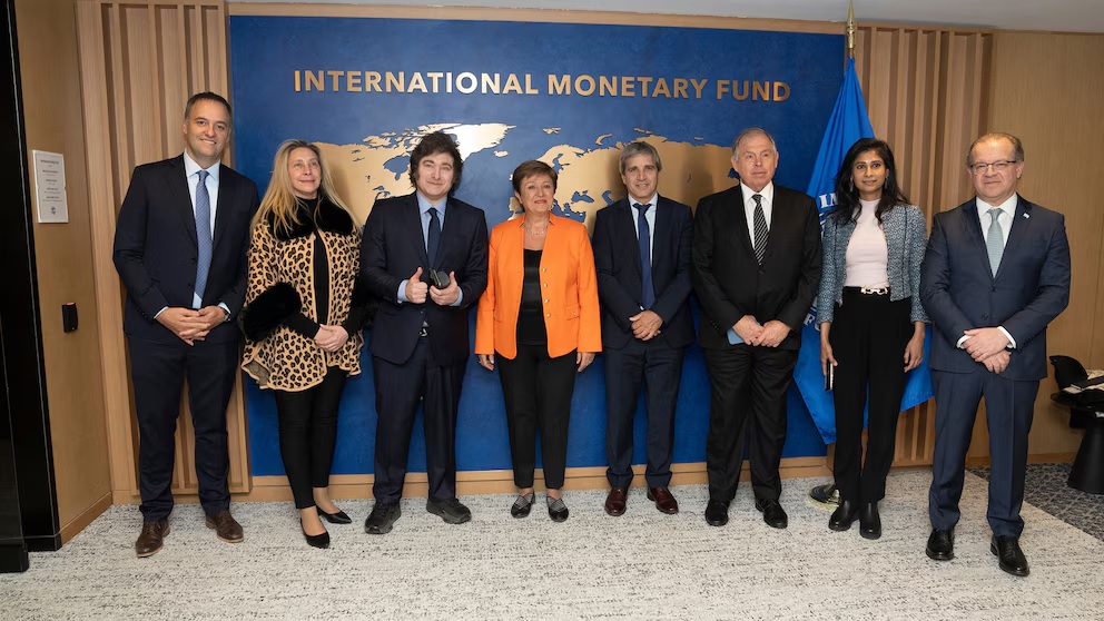 Milei en modo campaña: entre festejos por el FMI y embestidas contra críticos, arranca la carrera hacia 2025