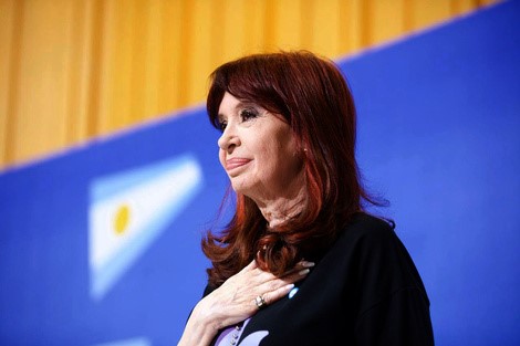 CFK denuncia la caída del poder adquisitivo: «A la inmensa mayoría de los argentinos no le alcanza la guita para nada»