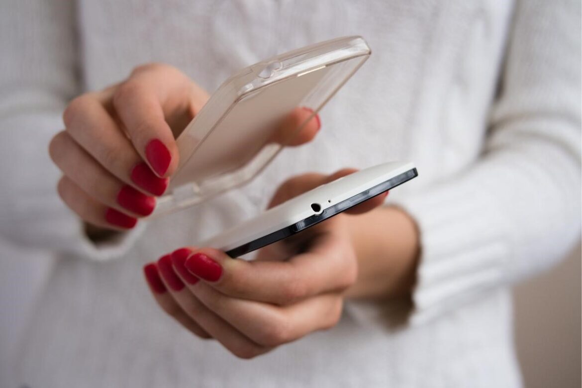 ¿Adiós a las fundas de celulares? Una nueva tendencia gana terreno, pero no está exenta de riesgos