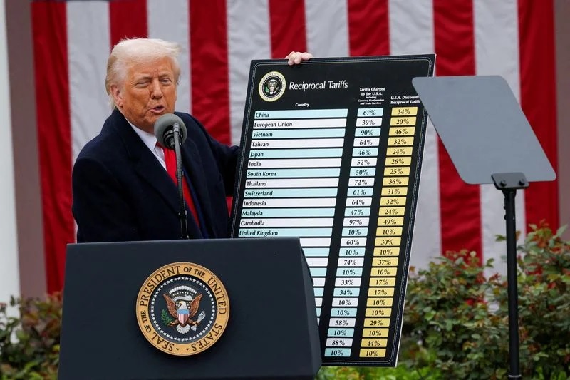 Trump endurece aranceles a China mientras alivia tensiones con el resto del mundo