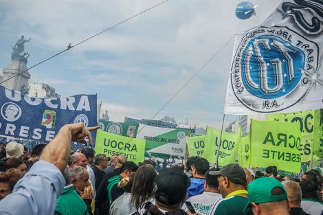 Masiva Protesta Sindical y Tercer Paro Nacional Desafían el Ajuste de Milei
