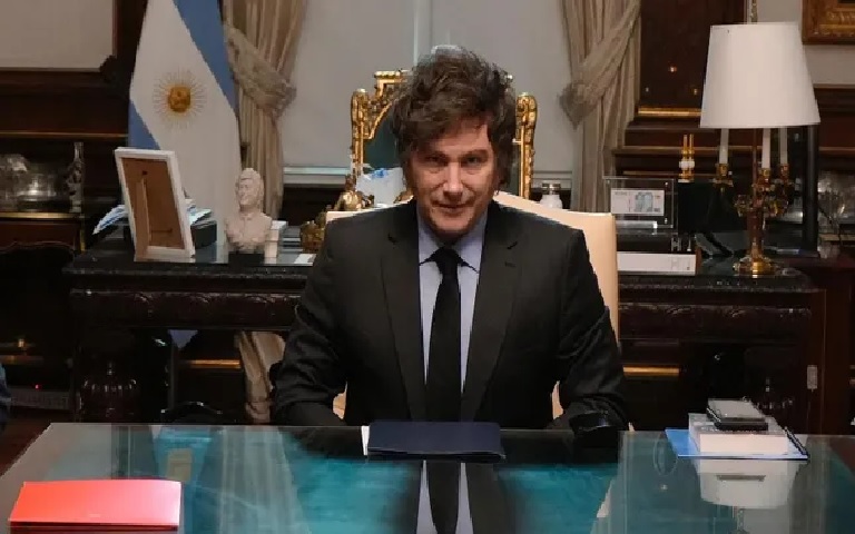 Milei Arremete Contra la Prensa: «Son Sicarios con Credencial y la Gente Debería Odirlos Más que a los Políticos»