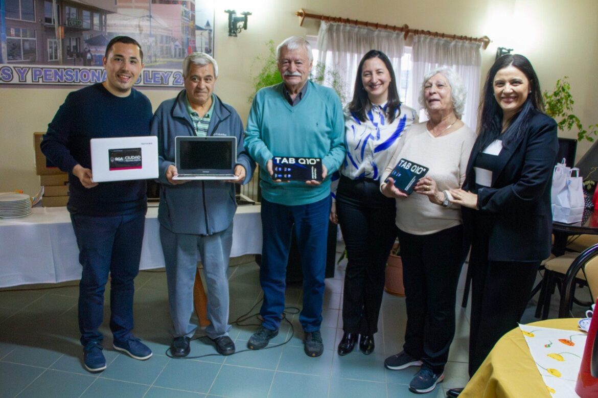 En su aniversario, el centro de jubilados «Ley 244» se sumó a la red de nodos tecnolicós