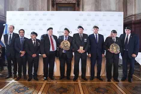 El Senado homenajeó a un exmilitar condenado por crímenes de lesa humanidad y reabre el debate sobre la reivindicación de represores