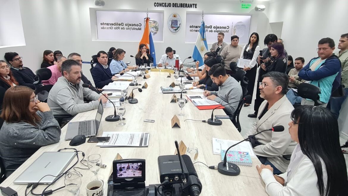 Concejales Analizan Proyectos Clave en Reunión de Comisión de Cara a la Próxima Sesión