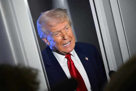 Trump Intensifica la Guerra Comercial: Mercados en Caída Libre ante Amenazas y Desinformación