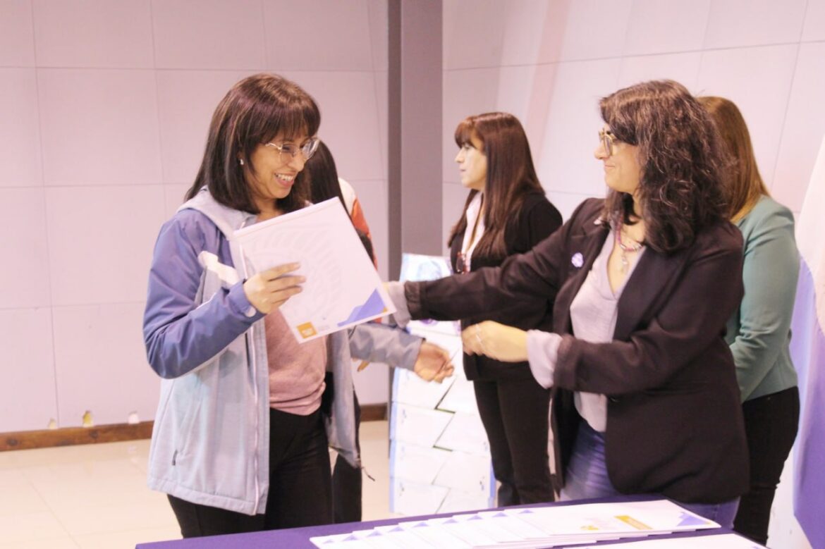 EL IPVyH FORMALIZÓ LA ENTREGA DE 28 TERRENOS A PERSONAL DE SALUD, EDUCACIÓN Y SEGURIDAD EN RÍO GRANDE