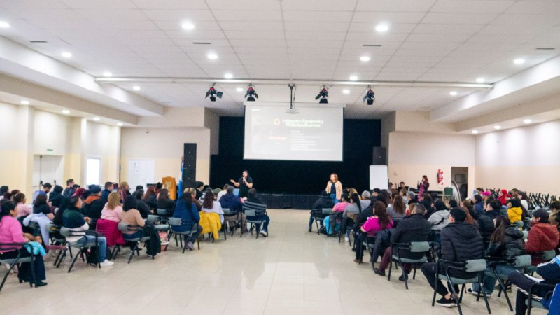 Gobierno Capacitó A Feriantes Y Emprendedores En Redes Sociales Y Comercio Electrónico